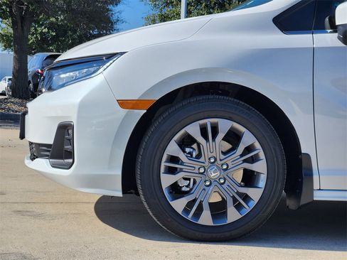 New 2026 Honda Odyssey Touring image 5