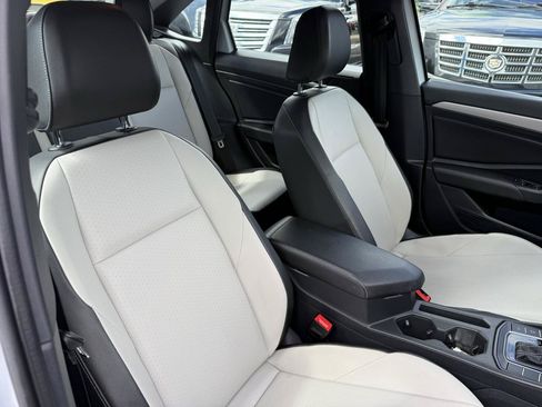Used 2019 Volkswagen Jetta R-Line FWD image 21