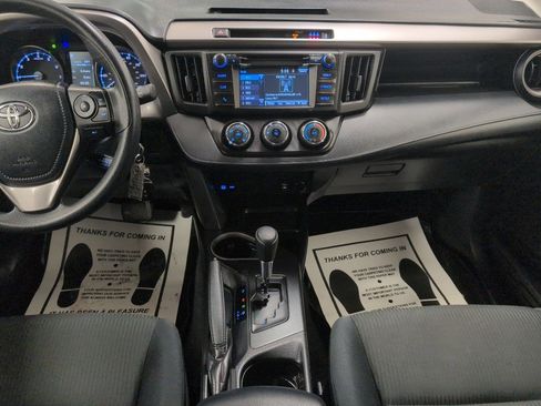 Used 2018 Toyota RAV4 LE image 13