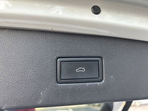 Certified 2024 Volkswagen Tiguan SE image 35