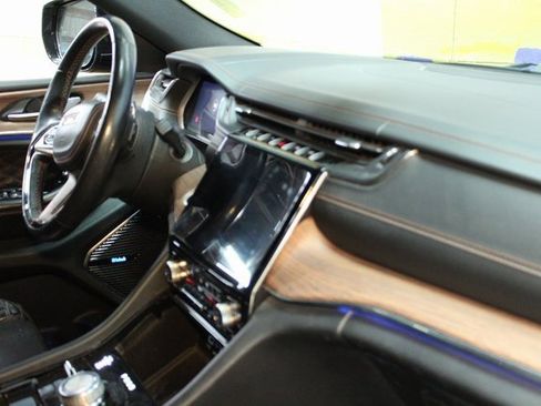 Used 2021 Jeep Grand Cherokee L Summit w/ Luxury Tech Group V image 10