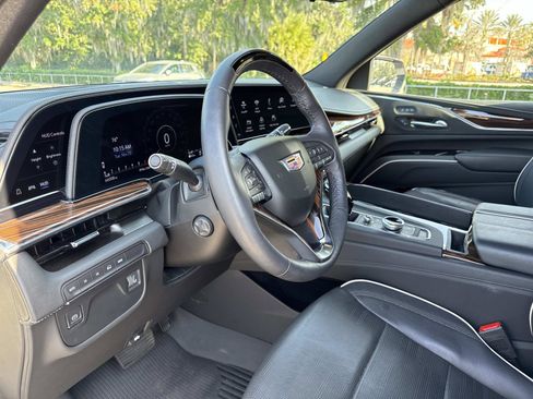 Used 2023 Cadillac Escalade Premium Luxury image 22
