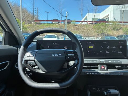 Used 2025 Kia K4 LXS image 34