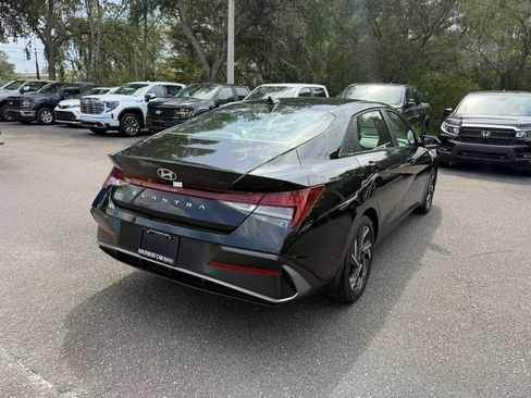 Used 2025 Hyundai Elantra SEL FWD image 11