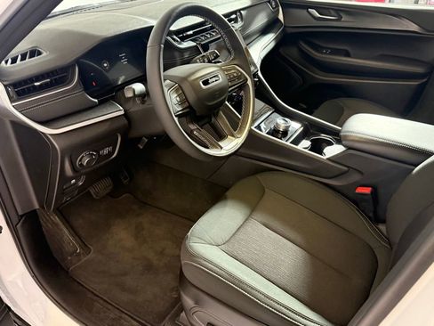 Certified 2025 Jeep Grand Cherokee Laredo X w/ Luxury Tech Group I image 11