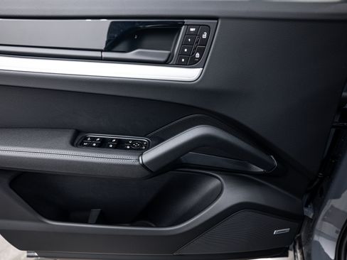 New 2026 Porsche Cayenne E-Hybrid Coupe image 17