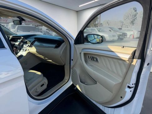 Used 2016 Ford Taurus SEL FWD image 21