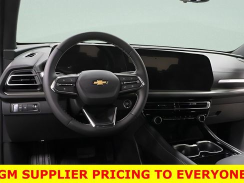 New 2026 Chevrolet Traverse LT w/ Sun and Wheel Package image 8