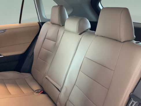 Used 2019 Toyota RAV4 XLE FWD image 22