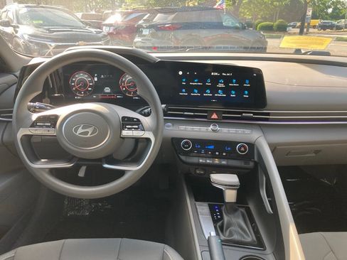 Used 2024 Hyundai Elantra SEL FWD image 5
