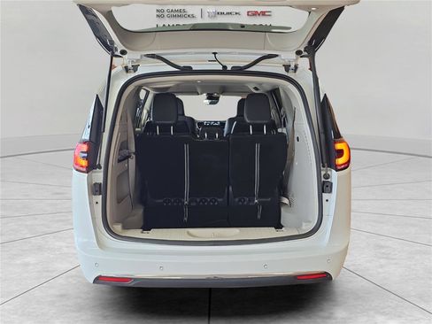 Used 2024 Chrysler Pacifica Touring-L image 13