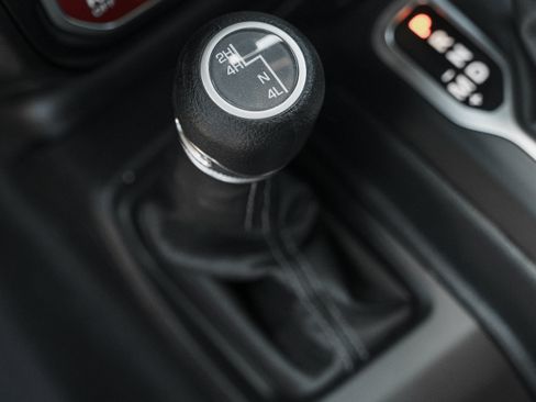 Used 2026 Jeep Wrangler Unlimited Rubicon AWD/4WD image 12