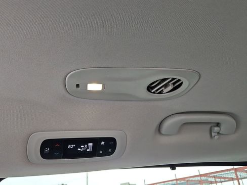 Used 2022 Chrysler Pacifica Touring-L image 16