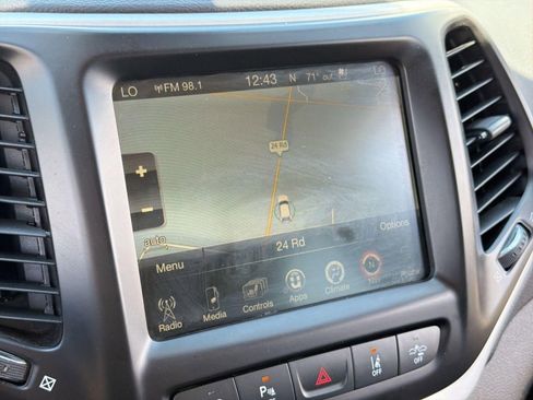 Used 2017 Jeep Cherokee Trailhawk AWD/4WD image 24