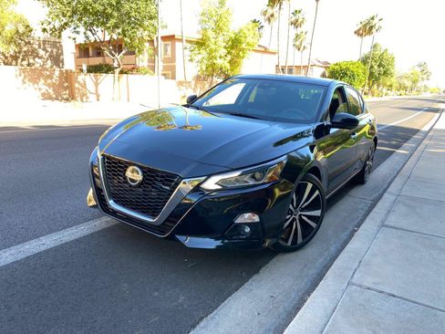 Used 2019 Nissan Altima 2.5 Platinum AWD/4WD image 4