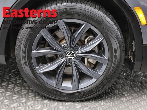 Used 2022 Volkswagen Tiguan SE w/ Panoramic Sunroof Package image 31