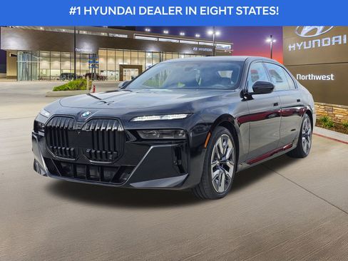 Used 2023 BMW 740i w/ Executive Package image 2