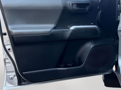 Used 2018 Toyota Tacoma SR5 image 14