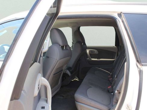 Used 2012 Chevrolet Traverse LS FWD image 7