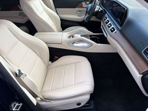 Used 2022 Mercedes-Benz GLS 450 4MATIC image 32