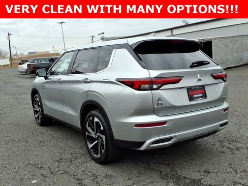 Used 2025 Mitsubishi Outlander SE image 5