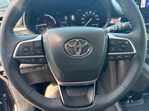 Used 2026 Toyota Sienna XLE FWD image 16