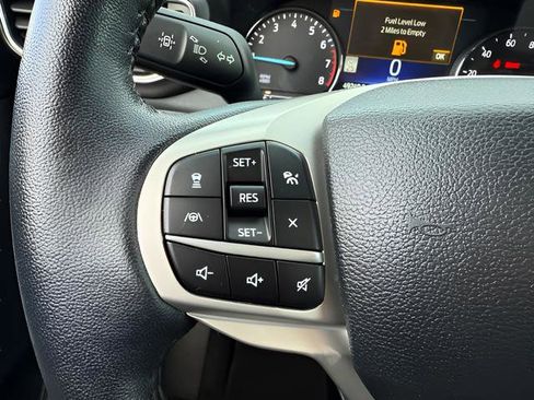 Used 2022 Ford Explorer XLT w/ Equipment Group 202A AWD/4WD image 18