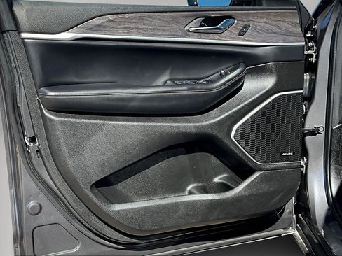 Used 2024 Jeep Grand Cherokee Limited 4xe image 20