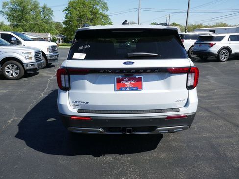 New 2026 Ford Explorer Active w/ Active Comfort Package AWD/4WD image 7