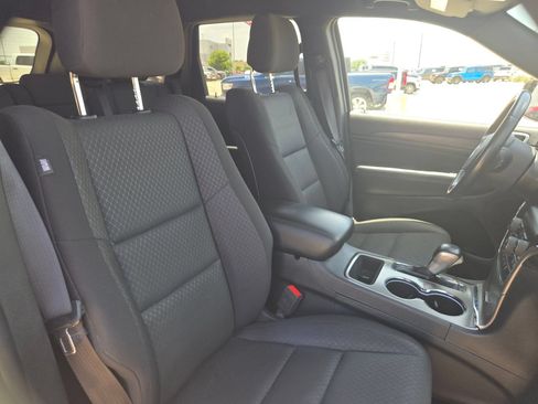 Used 2020 Jeep Grand Cherokee Laredo AWD/4WD image 25