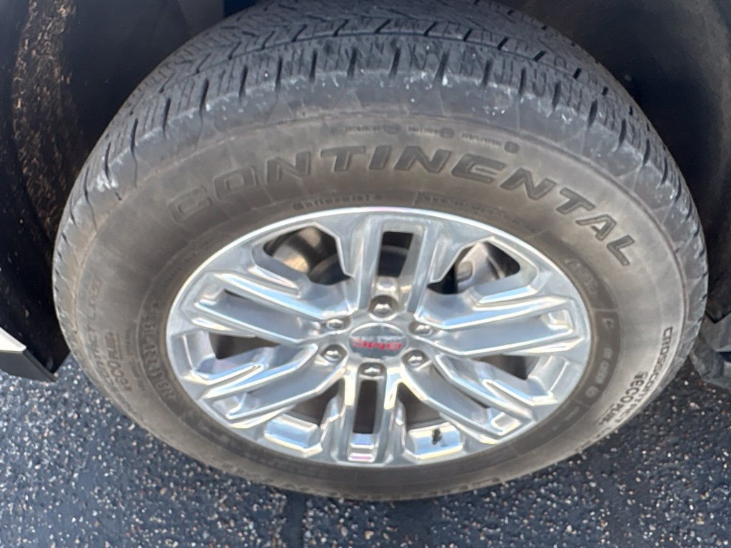 Used 2023 GMC Yukon XL SLT w/ SLT Luxury Package AWD/4WD image 9