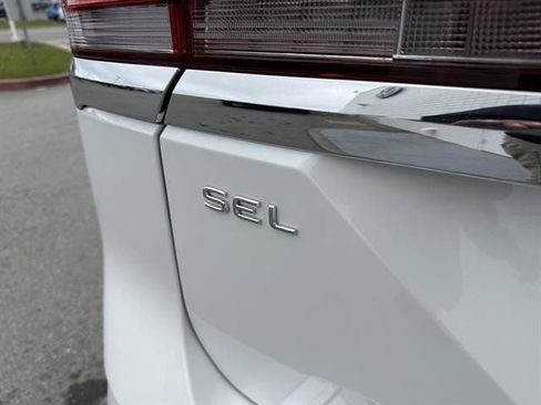 New 2025 Volkswagen Atlas SEL image 10