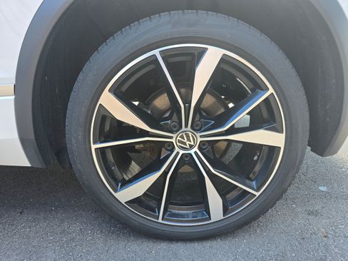 Used 2024 Volkswagen Tiguan SEL R-Line AWD/4WD image 15