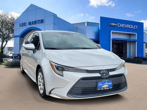 Used 2024 Toyota Corolla LE FWD image 2