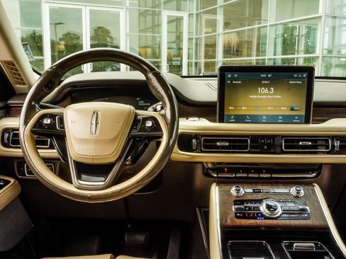 Used 2020 Lincoln Aviator Reserve w/ Equipment Group 202A AWD/4WD image 17