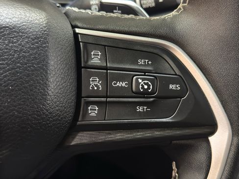 Used 2023 Jeep Grand Cherokee L Altitude AWD/4WD image 27