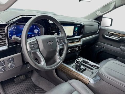 Used 2024 Chevrolet Silverado 1500 LT Trail Boss w/ Convenience Package II AWD/4WD image 7