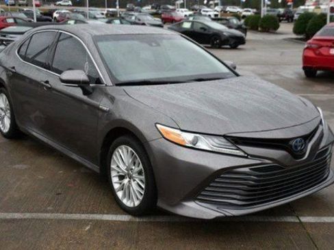 Used 2020 Toyota Camry XLE image 6