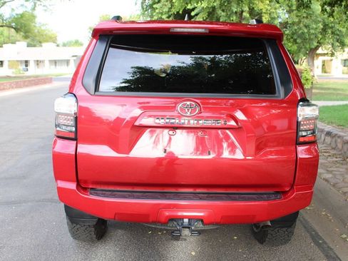 Used 2022 Toyota 4Runner SR5 Premium w/ Moonroof Package AWD/4WD image 5