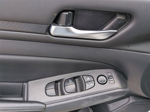 Used 2024 Nissan Altima 2.5 SV image 11