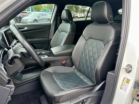 Certified 2025 Volkswagen Atlas Cross Sport SEL Premium R-Line AWD/4WD image 13