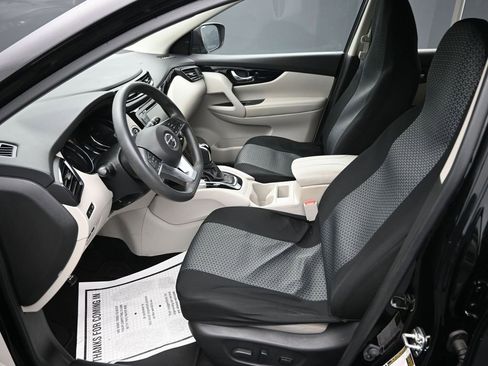 Used 2020 Nissan Rogue Sport SV image 11