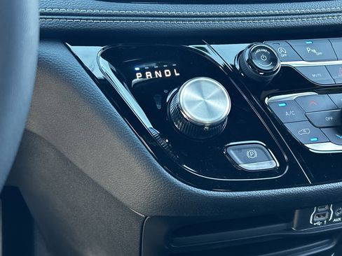 New 2025 Chrysler Pacifica Select image 19