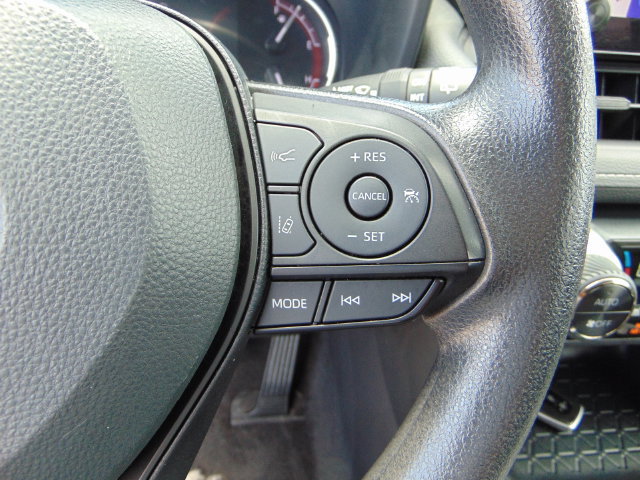 Used 2025 Toyota RAV4 XLE FWD image 17