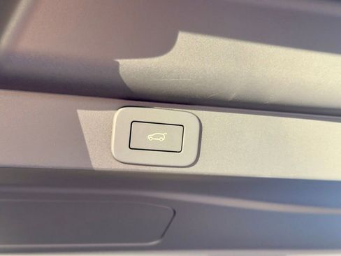 New 2026 Land Rover Range Rover SE image 28