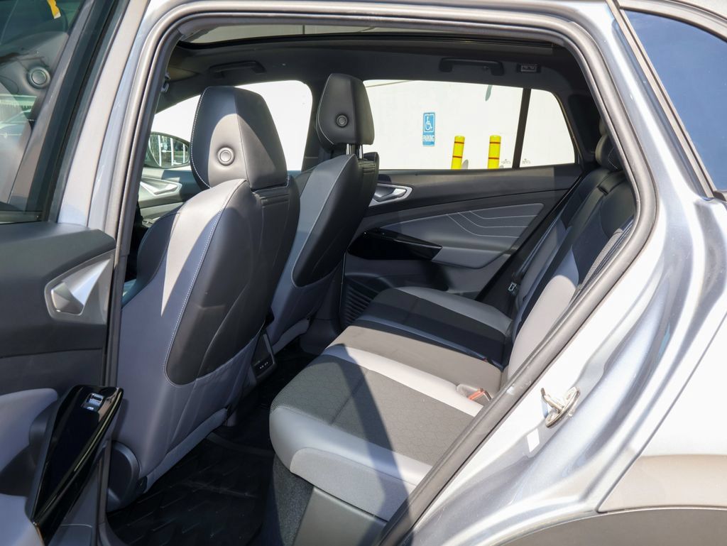 Used 2023 Volkswagen ID.4 Pro S RWD image 16