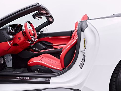 Used 2022 Ferrari Portofino M RWD image 50