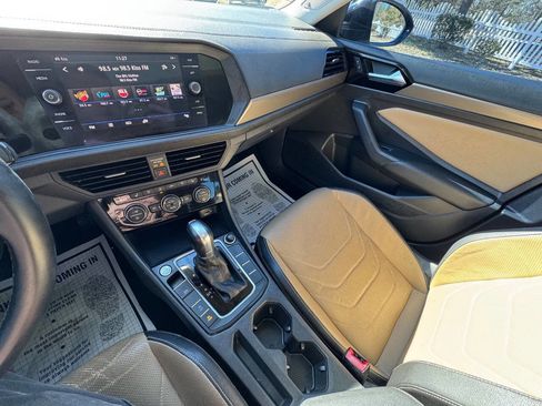 Used 2019 Volkswagen Jetta SEL Premium image 17