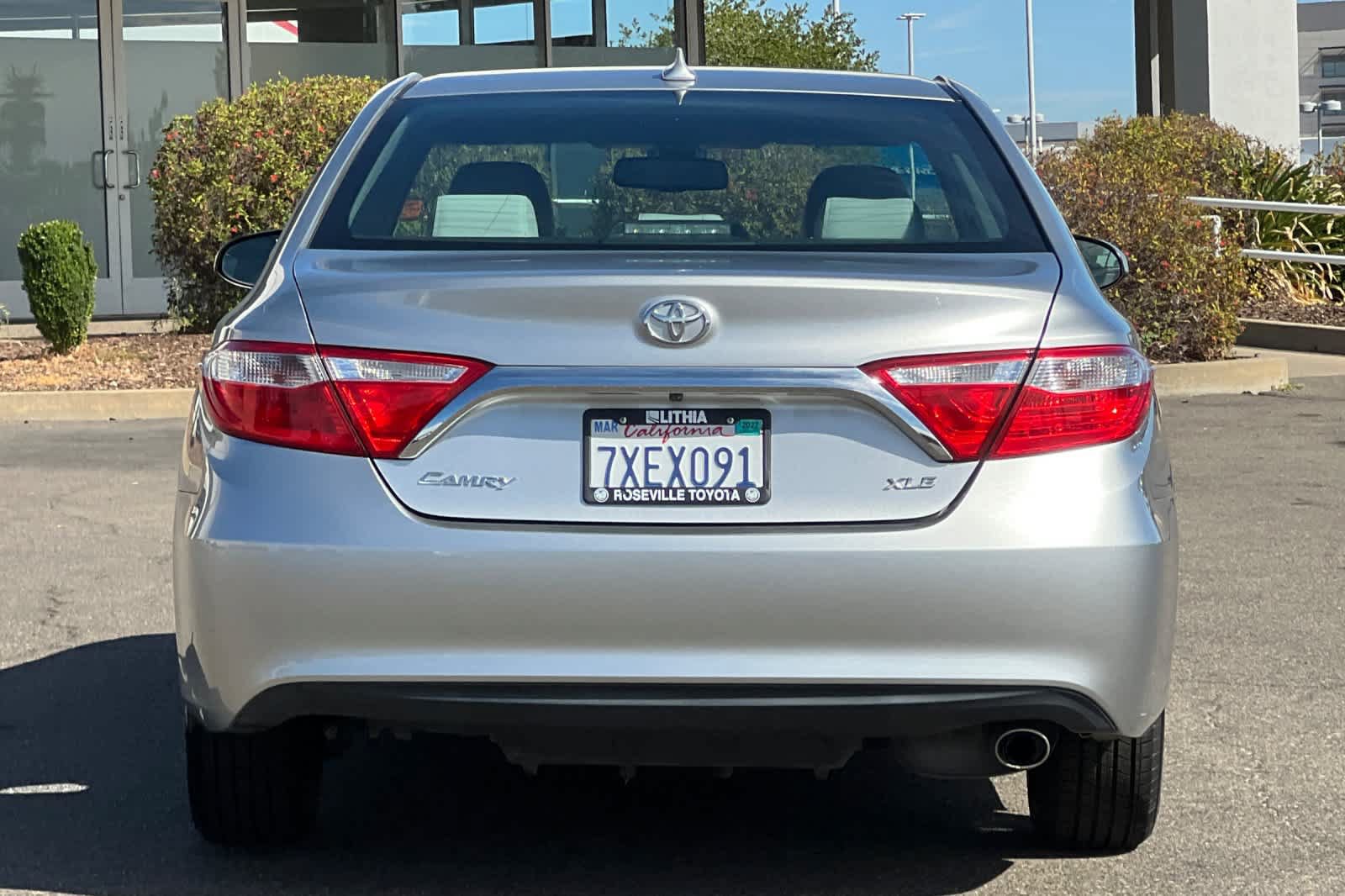Used 2017 Toyota Camry XLE w/ Moonroof Package FWD image 8
