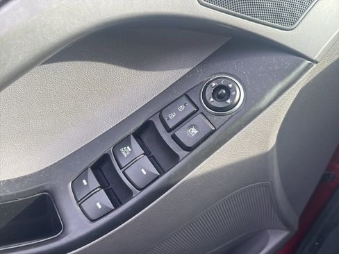 Used 2014 Hyundai Elantra SE image 11
